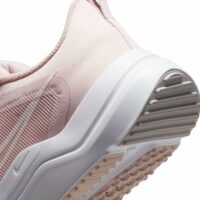 Nike Downshifter 12 para mujer, Apenas Rosa Blanco Rosa Oxford  Ropa, Zapatos y Joyería - Image 18