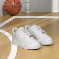 Nike - Zapatos deportivos de gimnasia para mujer, Blanco  Ropa, Zapatos y Joyería - Image 2